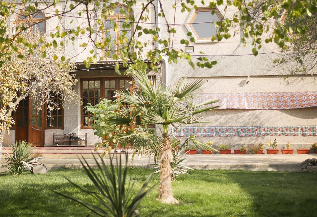 Guest House Ikathouse Marghilon Bagian luar foto